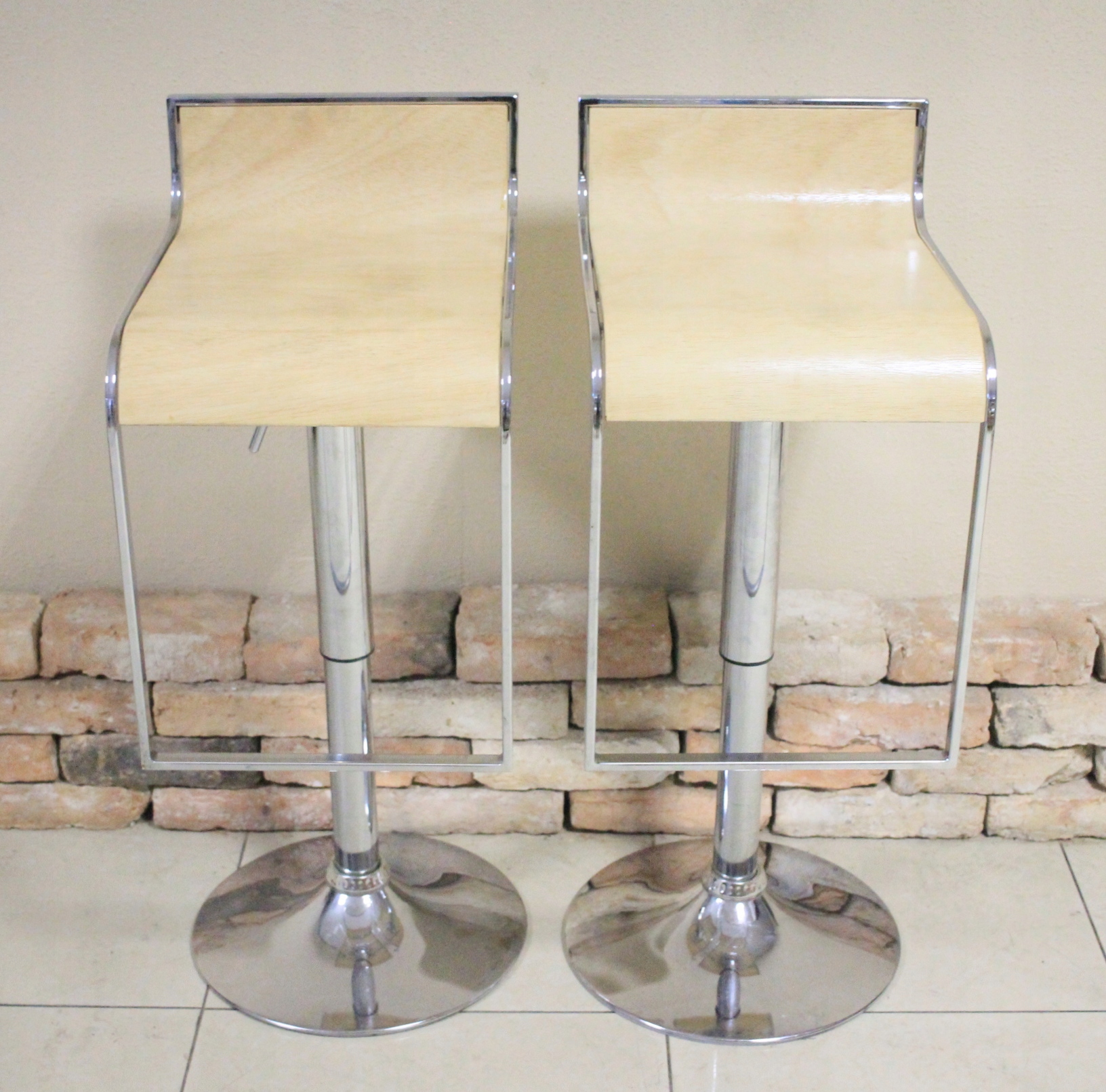 4de23886861b9eae2dfcde9fbb1c2d1d